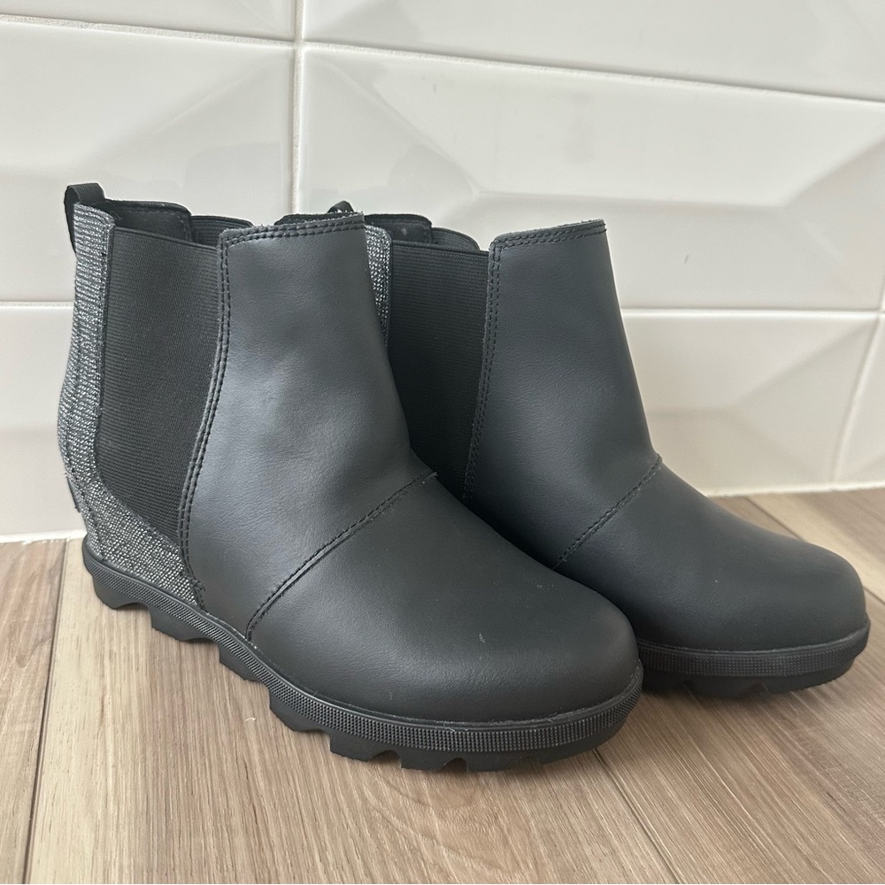 SOREL Joan of Arctic Wedge II Chelsea Boots Black Gray Leather Girls Size 4